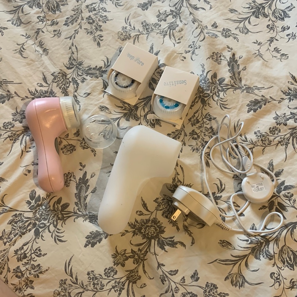 Clarisonic Mia 2 in perfect working condition.